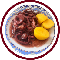 Guiso de calamares en restaurante Parrillada Revolta en Vilalba